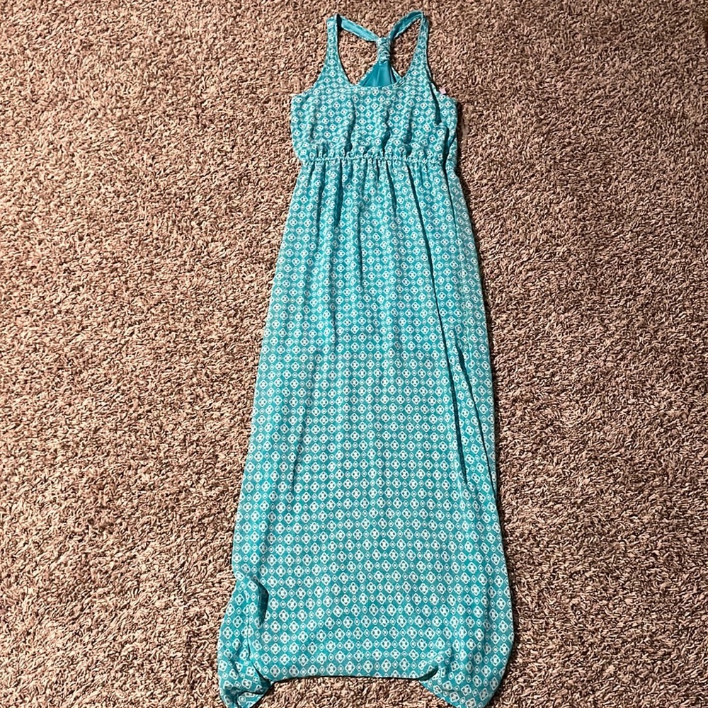 Gorgeous teal and white dress!